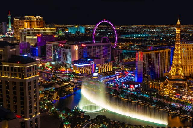 Ansicht von Las Vegas bei Nacht © Julian Paefgen on unsplash